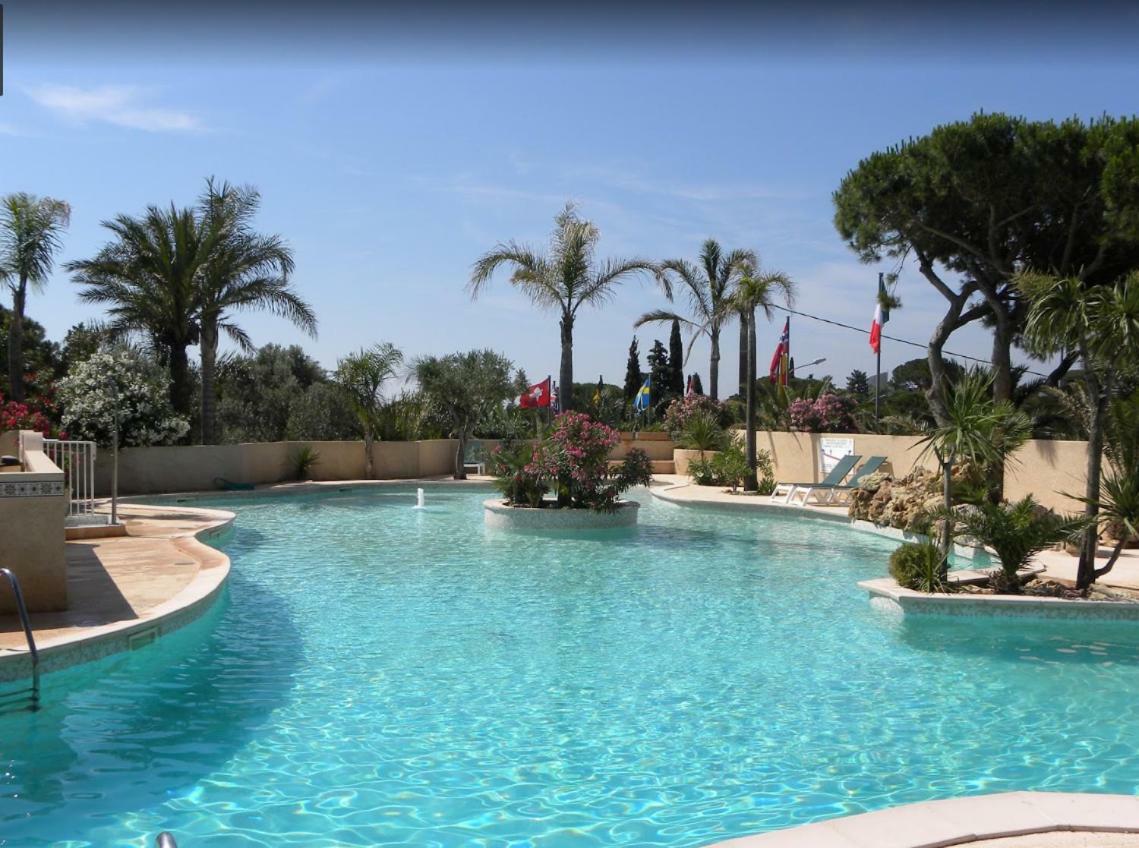 Mobile Home In Frejus, South Of France Eksteriør bilde